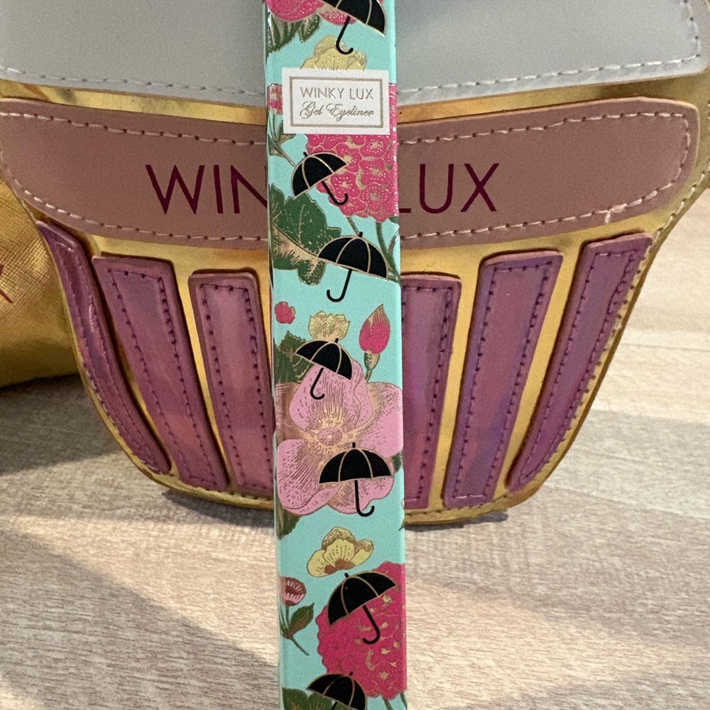 Winky Lux gel eyeliner in black